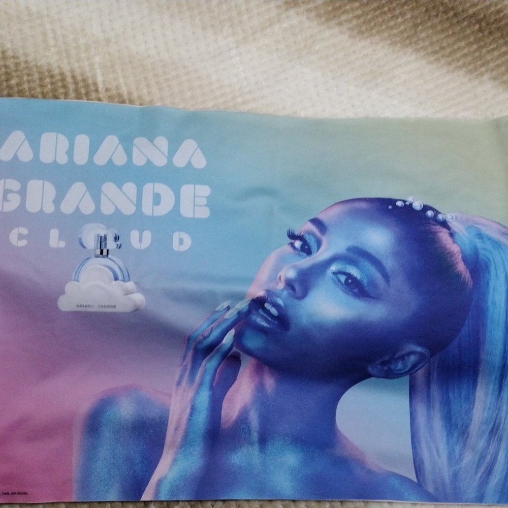 Ariana Grande Cloud Parfum banner